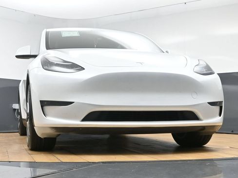 Used 2023 Tesla Model Y Long Range AWD/4WD image 52