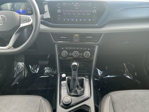 Used 2024 Volkswagen Taos SE image 11