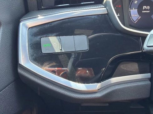 Used 2020 Audi Q3 2.0T Premium w/ Convenience Package AWD/4WD image 15