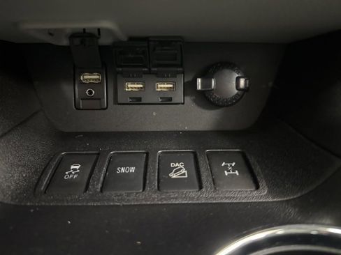 Used 2019 Toyota Highlander XLE image 36