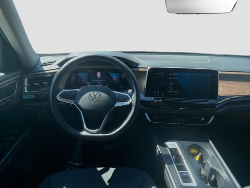 Certified 2025 Volkswagen Atlas SE FWD image 20