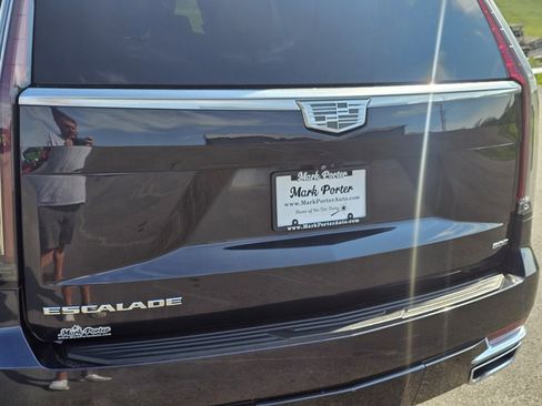 Used 2023 Cadillac Escalade Premium Luxury w/ LPO, Radiant Package image 14