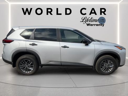Used 2025 Nissan Rogue S FWD image 2