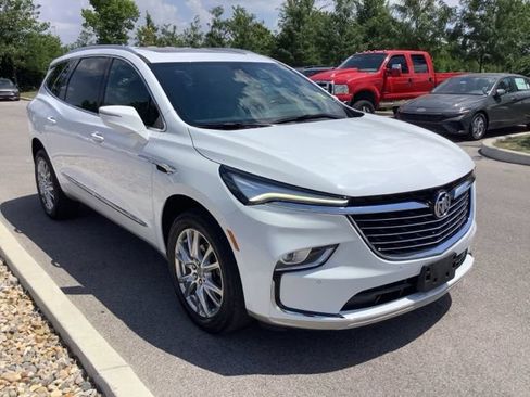 Used 2023 Buick Enclave Essence w/ Experience Buick Package FWD image 3