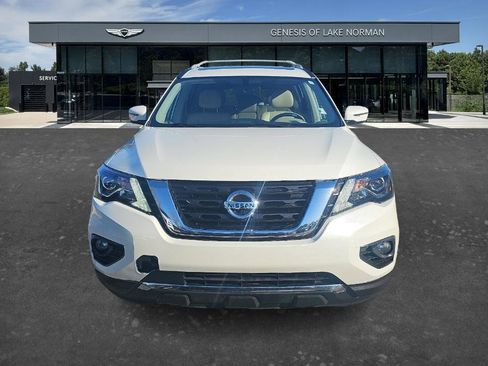 Used 2020 Nissan Pathfinder Platinum image 2