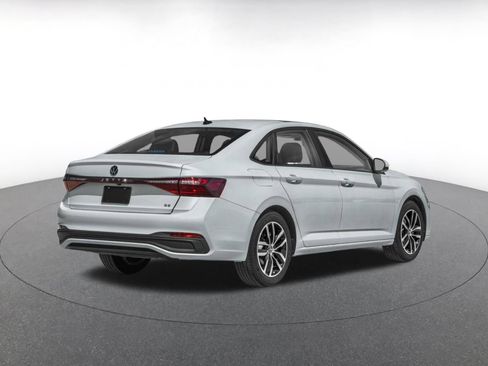 Used 2025 Volkswagen Jetta SE FWD image 2