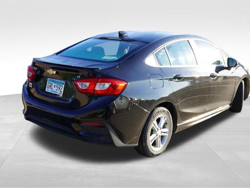 Used 2017 Chevrolet Cruze LT w/ RS Package FWD image 3