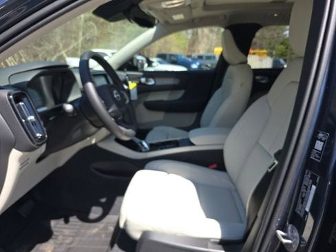 New 2026 Volvo XC40 B5 Plus w/ Climate Package AWD/4WD image 24