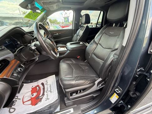 Used 2019 Cadillac Escalade Luxury RWD image 16