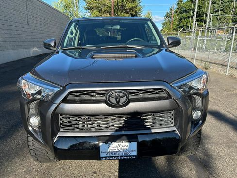 Used 2019 Toyota 4Runner TRD Off-Road AWD/4WD image 2