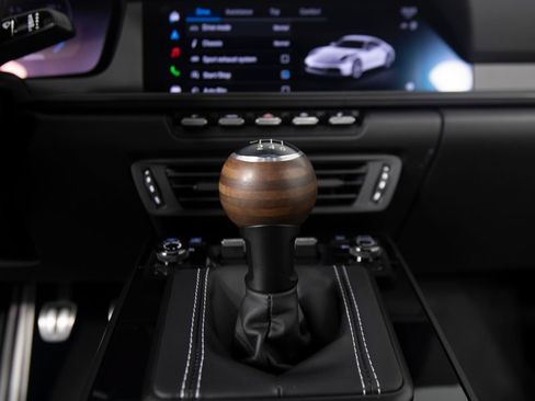 Certified 2025 Porsche 911 Carrera RWD image 28