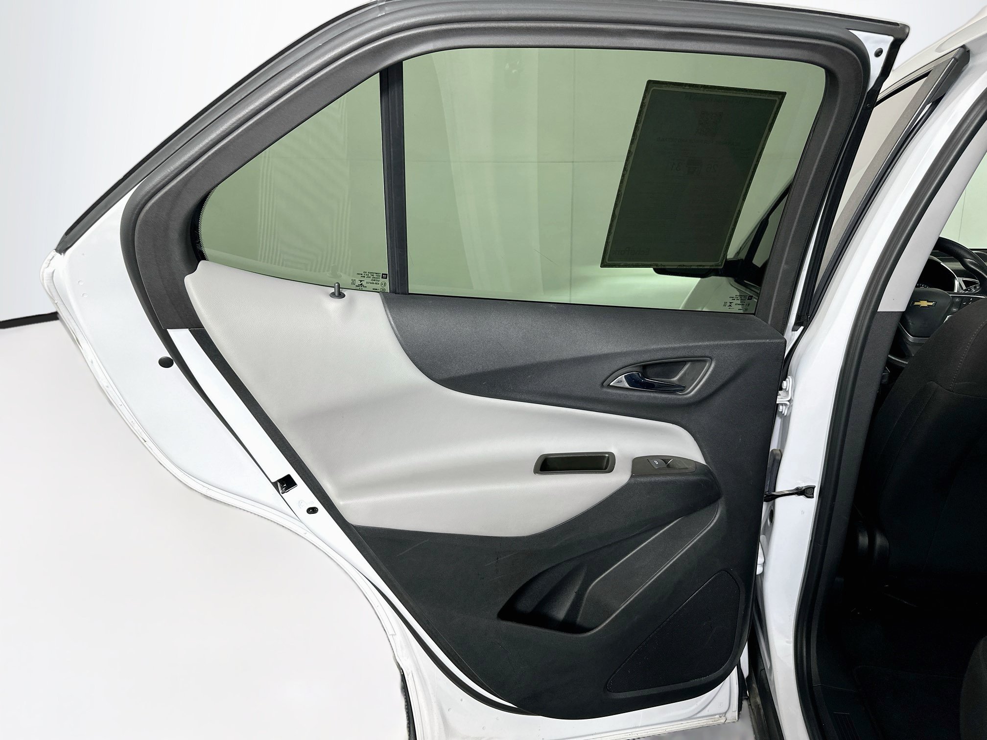Used 2023 Chevrolet Equinox LS w/ Midnight Edition FWD image 25