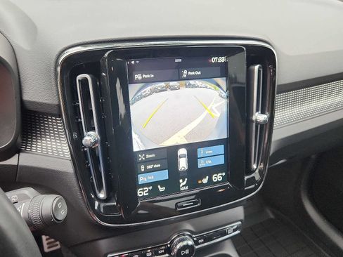 Certified 2022 Volvo XC40 T5 R-Design w/ Advanced Package AWD/4WD image 15