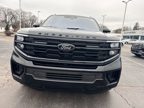 Used 2025 Ford Expedition Platinum w/ Stealth Appearance Package image 3