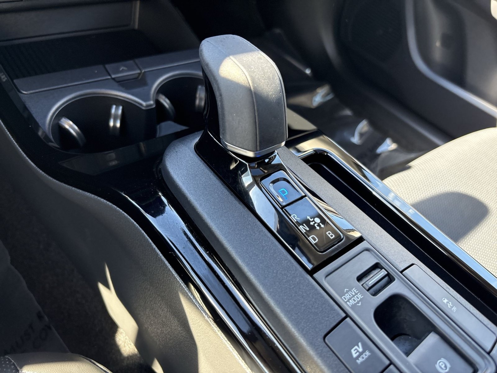 Used 2025 Toyota Prius AWD image 21