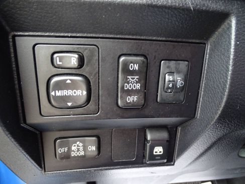 Used 2016 Toyota Tundra CrewMax w/ TRD Off-Road Pkg AWD/4WD image 21