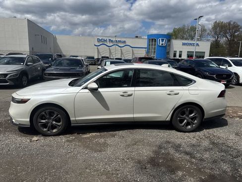 Used 2023 Honda Accord EX image 2