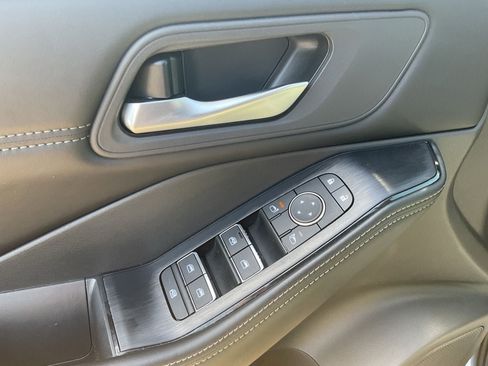 Used 2026 Nissan Rogue SL FWD image 19