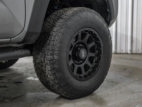 Used 2020 Toyota Tacoma TRD Off-Road w/ Advanced Technology Package image 60