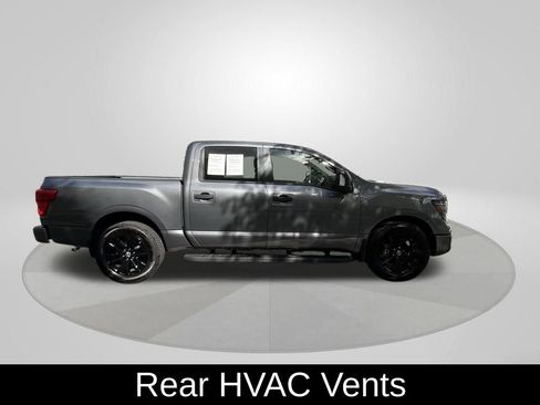 Used 2023 Nissan Titan SV w/ SV Convenience Package RWD image 8