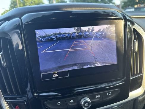 Used 2022 Chevrolet Traverse LT FWD image 33