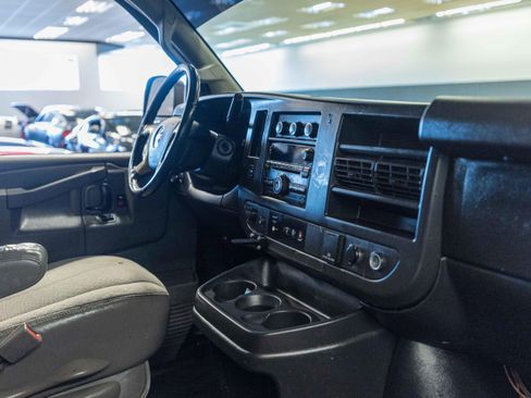 Used 2017 Chevrolet Express 3500 Extended RWD image 24