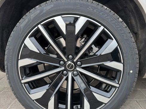 New 2026 Volvo XC90 T8 Plus w/ Protection Package Premier AWD/4WD image 9