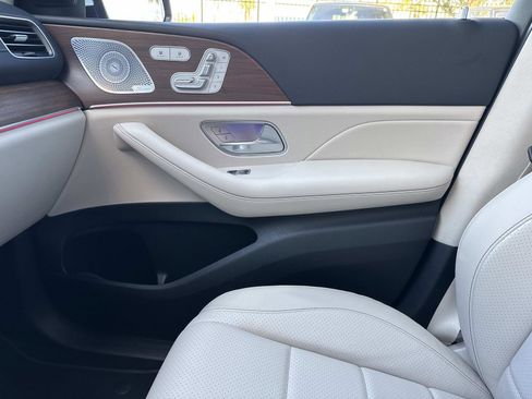 Used 2022 Mercedes-Benz GLS 450 4MATIC image 25