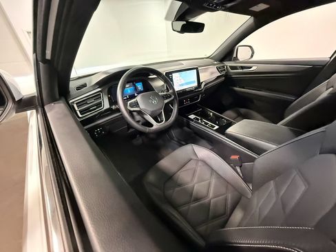Used 2024 Volkswagen Atlas Cross Sport SE w/ Panoramic Sunroof Package AWD/4WD image 60
