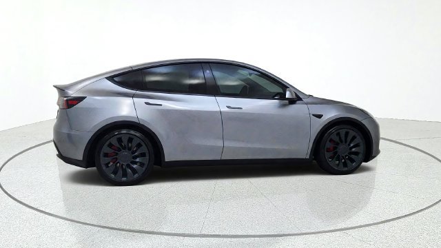 Used 2024 Tesla Model Y Performance AWD/4WD image 9