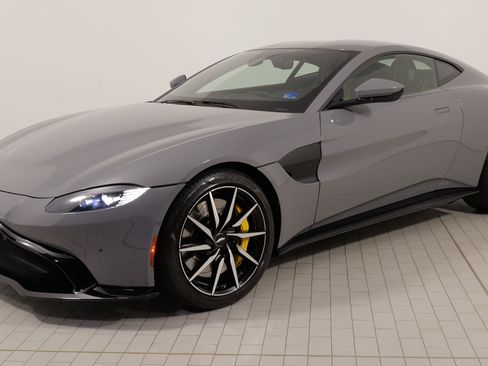Used 2019 Aston Martin V8 Vantage Coupe RWD image 2