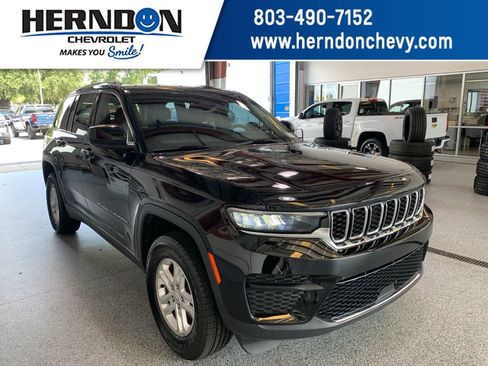 Used 2023 Jeep Grand Cherokee Laredo RWD image 1