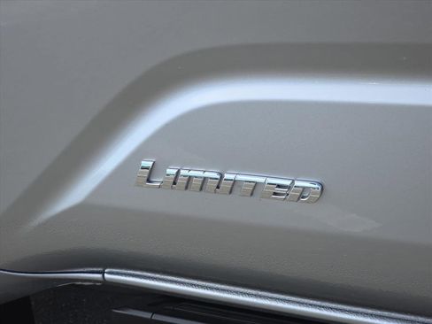 Used 2025 Toyota Tacoma Limited image 12