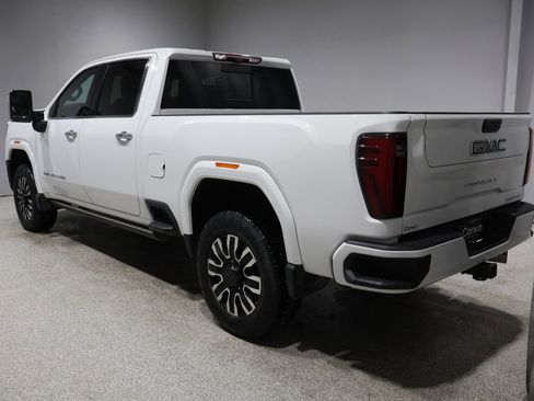 Used 2024 GMC Sierra 2500 Denali Ultimate image 5