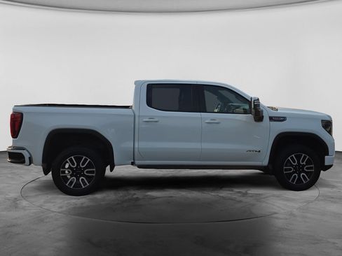 Used 2024 GMC Sierra 1500 AT4 w/ Technology Package AWD/4WD image 11
