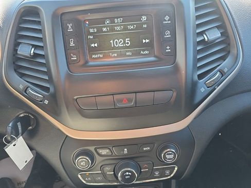 Used 2015 Jeep Cherokee Latitude w/ Cold Weather Group AWD/4WD image 14
