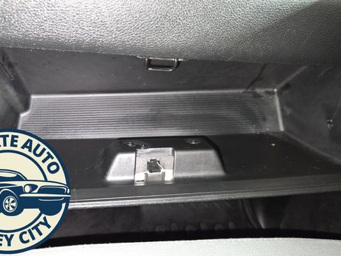 Used 2018 RAM 2500 Tradesman w/ Snow Chief Group image 17