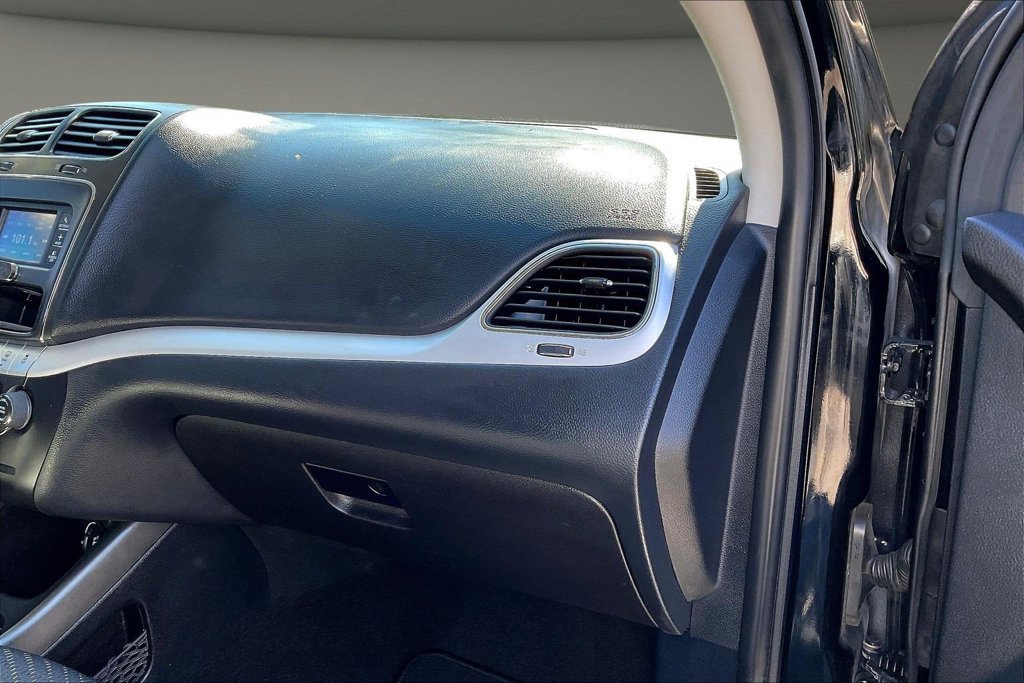 Used 2020 Dodge Journey SE w/ SE Popular Equipment Group FWD image 28