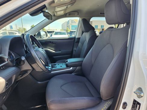 Used 2021 Toyota Highlander LE FWD image 11