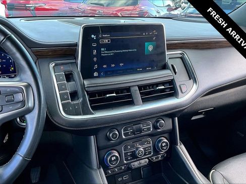 Used 2023 Chevrolet Suburban Premier image 9