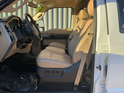 Used 2015 Ford F250 Lariat w/ Lariat Interior Package image 9