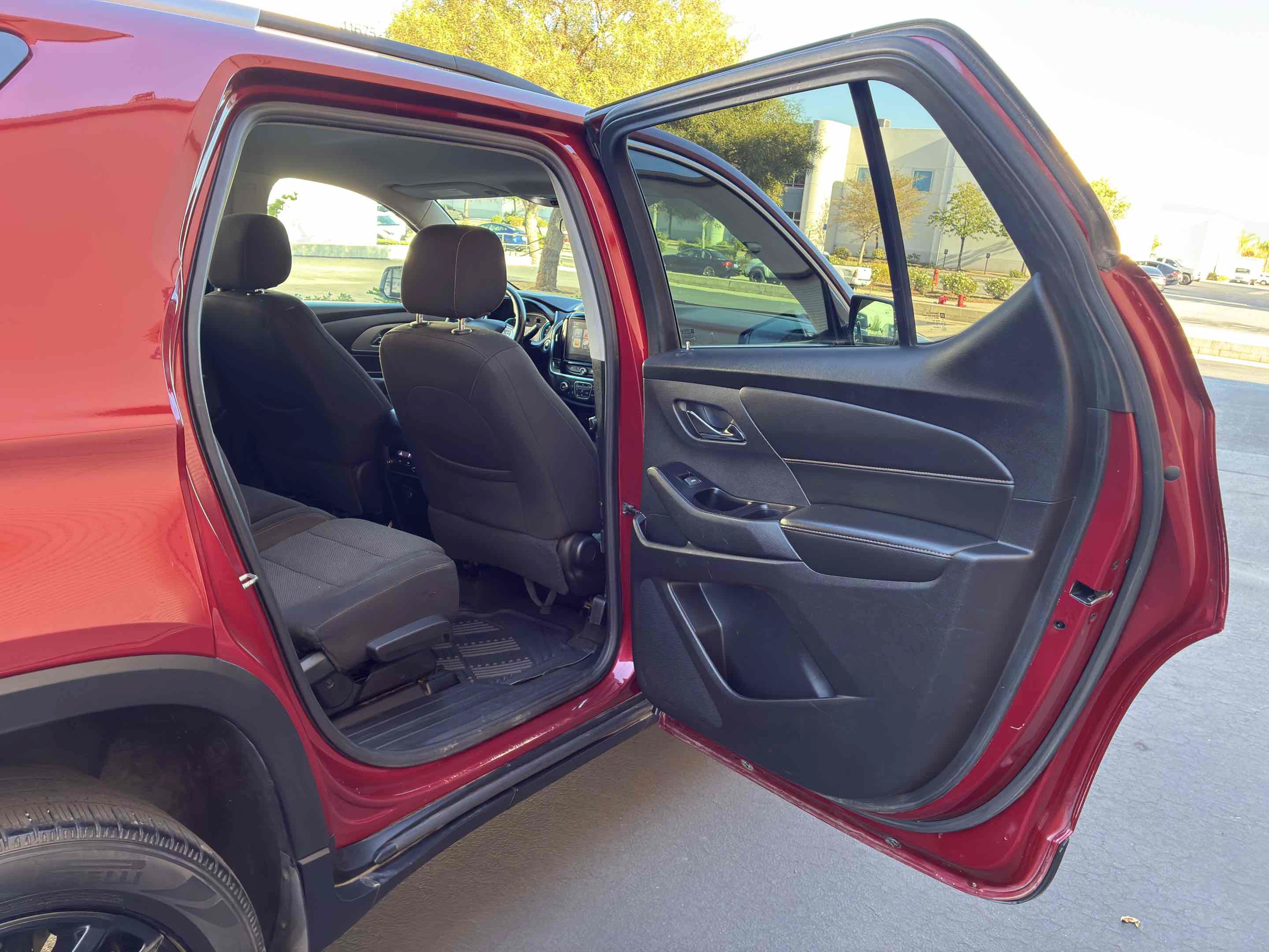 Used 2018 Chevrolet Traverse LT FWD image 45