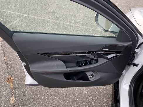 New 2026 BMW 530i xDrive w/ M Sport Package image 12