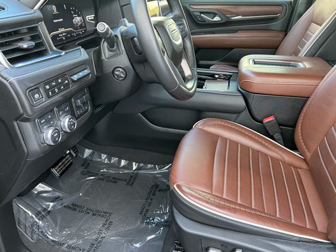 Used 2024 GMC Yukon XL Denali Ultimate AWD/4WD image 15