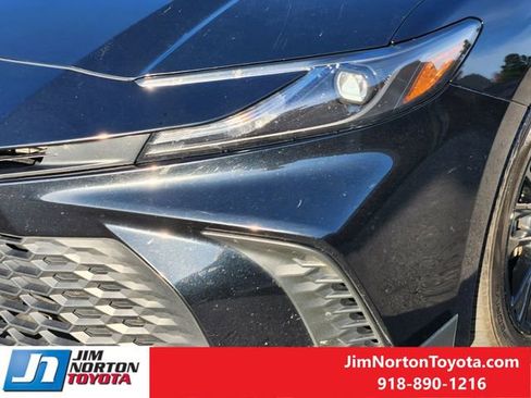 Used 2025 Toyota Camry SE image 11