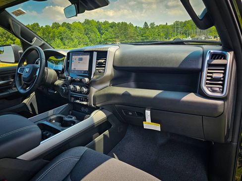 New 2026 RAM 1500 Express AWD/4WD image 37