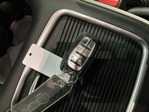 Used 2024 Chrysler Pacifica Touring-L image 22