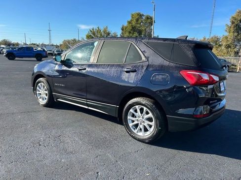 Used 2020 Chevrolet Equinox LS w/ LS Convenience Package image 4