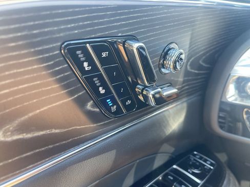 Certified 2024 Cadillac Lyriq Luxury AWD/4WD image 30