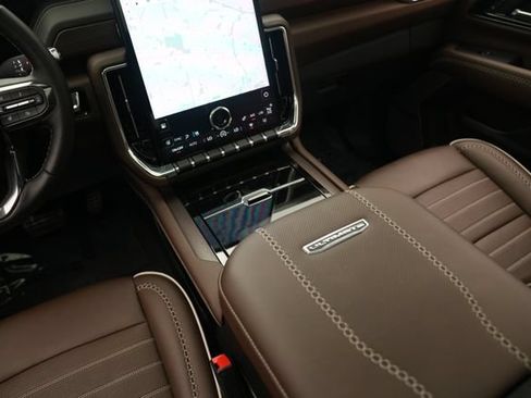 Used 2025 GMC Yukon Denali Ultimate w/ LPO, Floor Liner Package AWD/4WD image 45